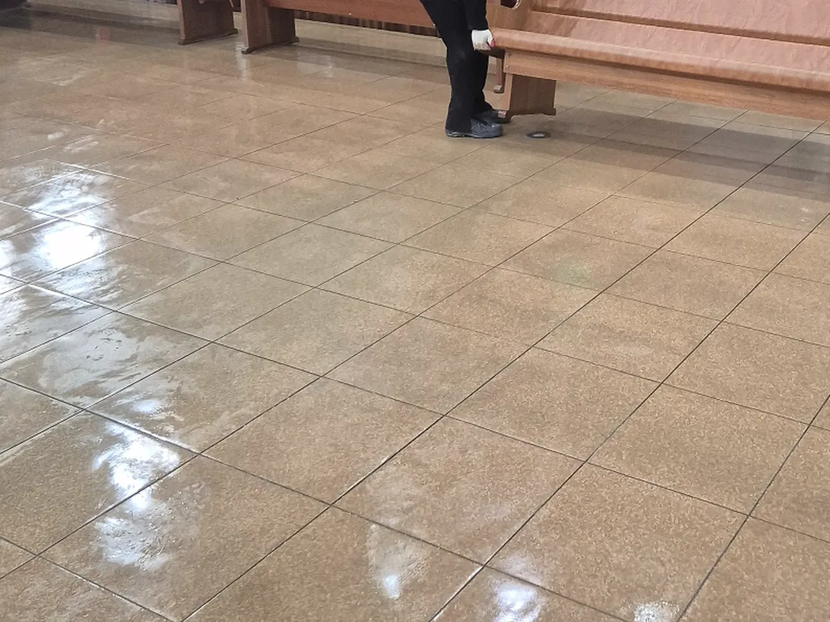 울진군 기성면 예배당 방송실 장비 주변 정밀 위생청소 사례 - 행진크린