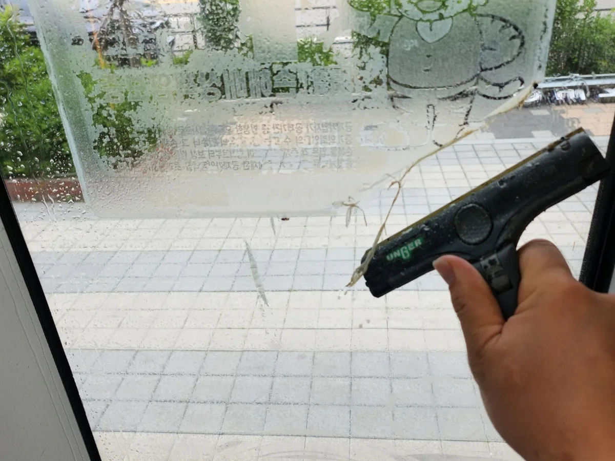 칠곡군 북삼읍 사무실 블라인드 쇼윈도 위생청소 사례 - 행진크린
