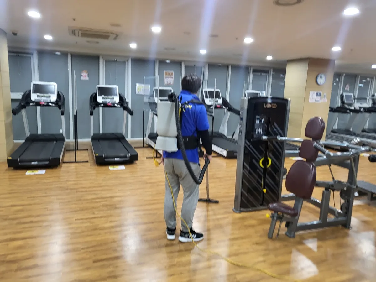울진군 기성면 헬스장 샤워실 장비 주변 정밀 위생청소 사례 - 행진크린