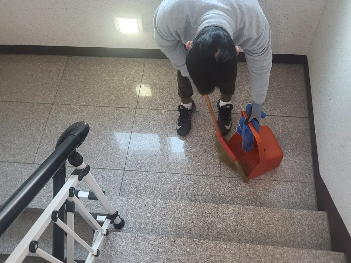 울진군 기성면 오피스 기계실 장비 주변 정밀 위생청소 사례 - 행진크린